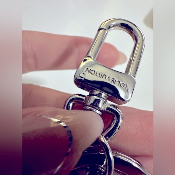 Louis Vuitton Silver Key Ring Porte cles - added dog paw pink and silver - Picture 9 of 12